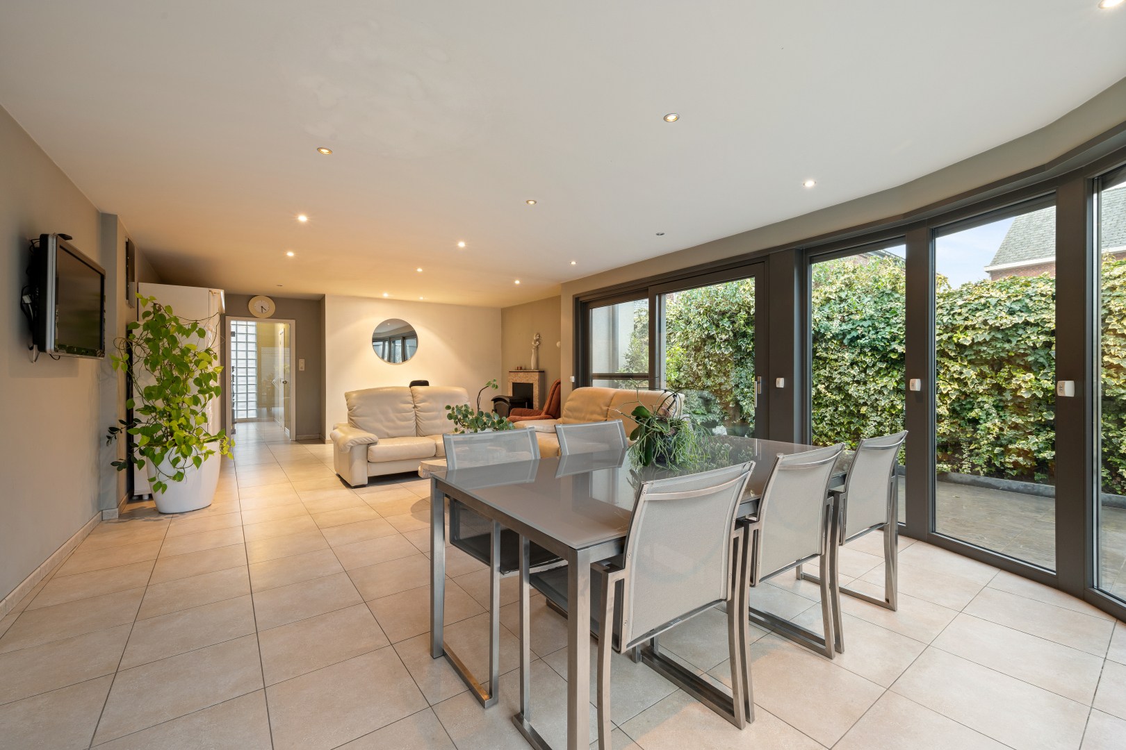 Woning met zeer veel potentiëel. - foto 3