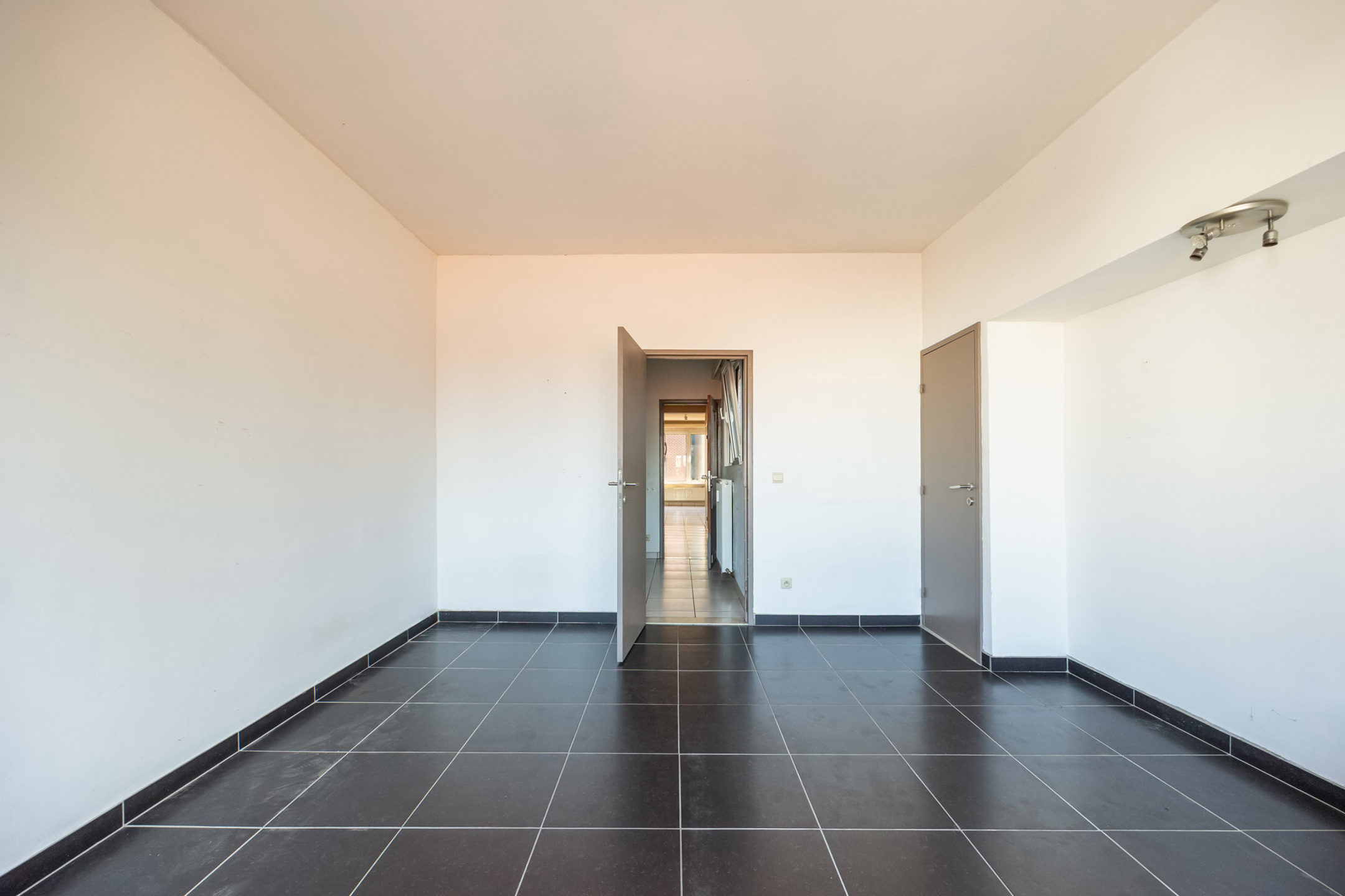 ANTWERPEN - Eén slaapkamer appartement met staanplaats - foto 5