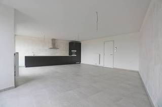 Nieuwbouw 2-slaapkamerappartement 

Mis deze unieke kans niet om te wonen in een luxe appartement met terras en EPC A, gelegen in een exclusief nieuwbouwproject te Halle . Dit 3-slaapkamerappartement biedt een open keuken en woonkamer met natuurlijk licht, akoestische isolatie en hoogwaardige afwerking. Gunstig gelegen nabij het Kanaal Brussel - Charleroi, Brusselse Ring, E429, openbaar vervoer, scholen en het centrum van Halle. Er is een mogelijkheid om een ondergrondse parkeerplaats + berging aan te kopen. De verkoop gebeurt onder de voorwaarden van 6% BTW .
