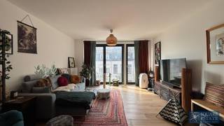 Square Estate presenteert u dit prachtige appartement met 2 slaapkamers, ideaal gelegen. Het bestaat uit een gezellige hal, een ruime woonkamer met...
