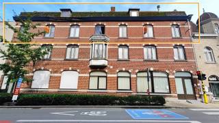 Op een leuke, handige locatie, op de bovenste verdieping van een kleinschalig appartementsgebouw, vind je dit te verfraaien groot appartement van...