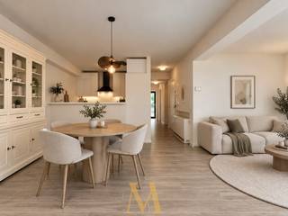 Op wandelafstand van het centrum van Waregem en het station ontdek je dit ruime, instapklare appartement waar comfort en een uitstekende ligging perfect samenkomen. Met winkels, scholen, openbaar vervoer en een vlotte verbinding naar de autosnelweg vlakbij, geniet je hier van een zorgeloze woonomgeving.<br /><br />De inkomhal met apart gastentoilet leidt naar de lichtrijke leefruimte, waar grote raampartijen zorgen voor een aangename sfeer. De eetplaats sluit mooi aan op de volledig uitgeruste halfopen keuken, ideaal voor wie graag kookt en gezellig samenkomt.<br /><br />Het appartement beschikt over twee volwaardige slaapkamers. Vanuit de grootste slaapkamer heb je rechtstreeks toegang tot het zonnige, zuidgerichte terras, een ideale plek om in alle rust te ontspannen en van de zon te genieten.<br />De badkamer is uitgerust met een ligbad met douchefunctie en een dubbele wastafel. Daarnaast zijn ook een ruime privatieve kelderberging en een garagebox inbegrepen in de prijs, wat zorgt voor extra comfort en voldoende opbergruimte.<br />Het appartement wordt verwarmd via elektrische centrale verwarming. Bovendien is het plaatsen van zonnepanelen op het platte dak mogelijk én toegestaan, waardoor je eenvoudig kunt investeren in een energiezuinigere toekomst.<br /><br />Troeven:
<ul>
<li>Instapklaar appartement</li>
<li>Uitstekende ligging nabij centrum en station</li>
<li>Twee volwaardige slaapkamers</li>
<li>Zonnig, zuidgericht terras</li>
<li>Garagebox en privatieve kelderberging inbegrepen</li>
<li>Mogelijkheid tot het plaatsen van zonnepanelen</li>
</ul>
<br />Interesse?<br />Contacteer Maxime Vanneste via 0498 44 78 00 of info@maximevanneste.be
