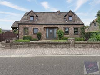In de rustige en groene Aardbruggenstraat in Alken bevindt zich deze vrijstaande woning op een mooi perceel van 7a42ca. De woning geniet van...