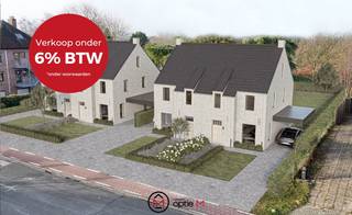 <h2><span>Deze nieuwbouwwoning is gelegen in de Laakstraat 18 in koersel en maakt deel uit van het kleinschalige nieuwbouwproject Bellea.</span></h2>
<br />Deze laatste halfopen woning op lot 4 ligt op een perceel van 424 m², in een rustige en aangename woonomgeving. De ligging is ideaal, je geniet hier van landelijke rust en een uitstekende bereikbaarheid. De oprit van de E313 bereik je op slechts 5 minuten, waardoor je snel in Hasselt, Antwerpen of Luik geraakt.<br /><br />De woning biedt een totale bewoonbare oppervlakte van 179,63 m², inclusief een ruime zolderverdieping van 41,73 m². Een groot voordeel van dit project is dat jij de afwerking kiest: keuken, badkamer, vloeren en binnendeuren kies je volledig zelf, op maat van jouw stijl en voorkeur.<br /><br />De gelijkvloerse verdieping omvat een inkomhal met gastentoilet en trap, gevolgd door een ruime leefruimte met plaats voor een zithoek, een eetruimte en eventueel een bureau of speelhoek. De open keuken met eiland grenst aan een berging. Op de eerste verdieping bevinden zich drie slaapkamers, een apart toilet en een badkamer met ruimte voor een bad, douche en dubbele lavabo. Via een vaste trap bereik je de zolderverdieping, perfect in te richten als extra slaapkamer, bureau of hobbyruimte.<br /><br /><strong>Troeven van deze woning</strong>

<ul>
	<li>Dit project komt in aanmerking voor een aankoop onder 6% BTW </li>
	<li>Eigentijdse architectuur met veel lichtinval</li>
	<li>Afwerking volledig volgens jouw smaak</li>
	<li>Gunstig E-peil</li>
	<li>Zonnepanelen inbegrepen</li>
	<li>Lucht/water-warmtepomp met koelfunctie</li>
	<li>Vloerverwarming &amp; ventilatiesysteem D</li>
	<li>Grote zolderverdieping</li>
	<li>Terras en carport mogelijk</li>
</ul>
Meer info of een bezoek plannen? Mail naar lize@optie-m.be of bel ons op 011 23 11 01.<br /><br />Benieuwd naar de waarde van je huidige woning? Contacteer ons vrijblijvend voor een gratis schatting.