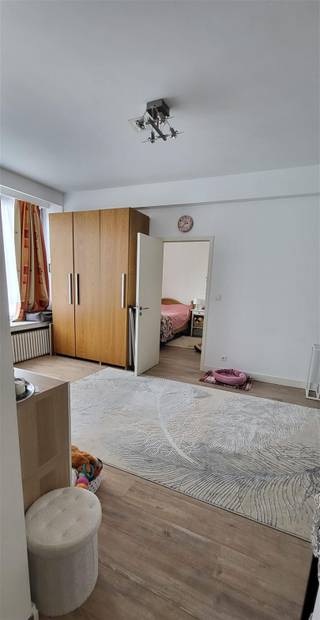 Het appartement is gelegen in centrum van Antwerpen aan zijstraat van het stadspark, zeer rustig en aangenaam omgeving.Er is maar 1 appartement per...