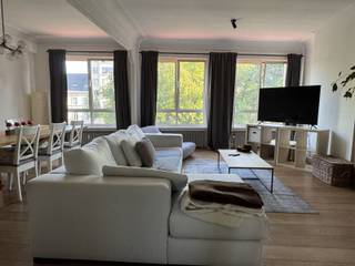 Fully renovated apartment with a spacious living room, 1 bedroom, bathroom, storage room, and fully equipped kitchen near the train station.
