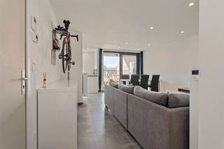 KWALITATIEF, RECENT EN ENERGIEZUINIG APPARTEMENT 75M² MET 2 SLAAPKAMERS, TERRAS EN ONDERGRONDSE AUTOSTAANPLAATS1ste verdieping met lift - ligging in...