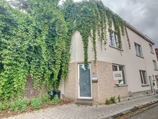 Instapklare gezinswoning met 3 slaapkamers in hartje Tienen!Op zoek naar een charmante woning op een toplocatie in Tienen? Dan is deze woning precies...