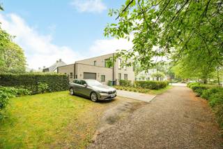 Modern villa with four bedrooms Beautiful recently built villa within walking distance of the village on the edge of the park of Brasschaat.Close to...