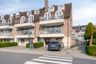 Goed gelegen gelijkvloerse kantoorruimte van 110m² !! Mooie visibiliteit, grote raampartijen, voldoende parkeergelegenheid in de nabijheid...