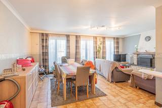 Welkom in de Emmanuel Rolliersstraat 8, een gezellige instapklare woning op een uitermate centrale locatie. Zo liggen winkels, horeca, scholen...