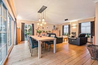 Landelijke woning met praktijkruimte gelegen nabij het centrum van Hoogstraten op perceel van 967 m². De woning werd gebouwd in 2005 en...
