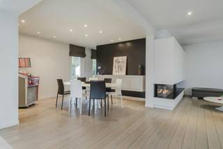 Schitterende villa in de Leuzestraat 32 te Bellegem te koop. De rustige straat zorgt voor een aangenaam gevoel van privacy. De groene...