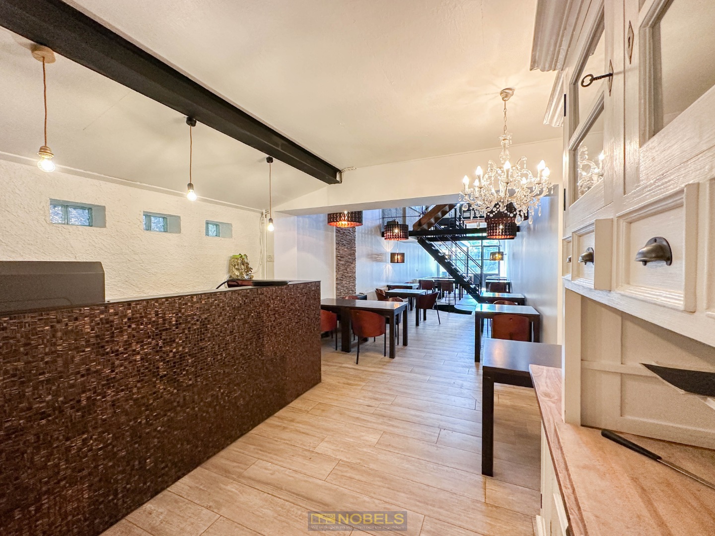 Overname van aandelen, charmante commerciële eigendom met grote buitenruimte te Zottegem - foto 1