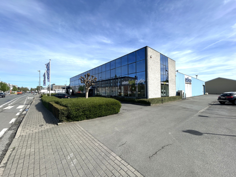 Polyvalent bedrijfspand met uitstekende visibiliteit &amp; ruime parking – Gent (Havengebied) - photo 1