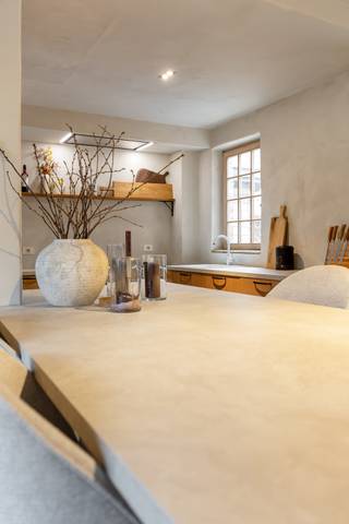 Deze karaktervolle herenwoning (HOB) charmeert vanaf het eerste moment. Authentieke elementen, warme materialen en een hedendaagse afwerking...