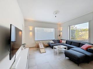 Op zoek naar een comfortabele gezinswoning in een rustige omgeving? Dan is deze woning in Ieper precies wat u zoekt.Bij het binnenkomen wordt...