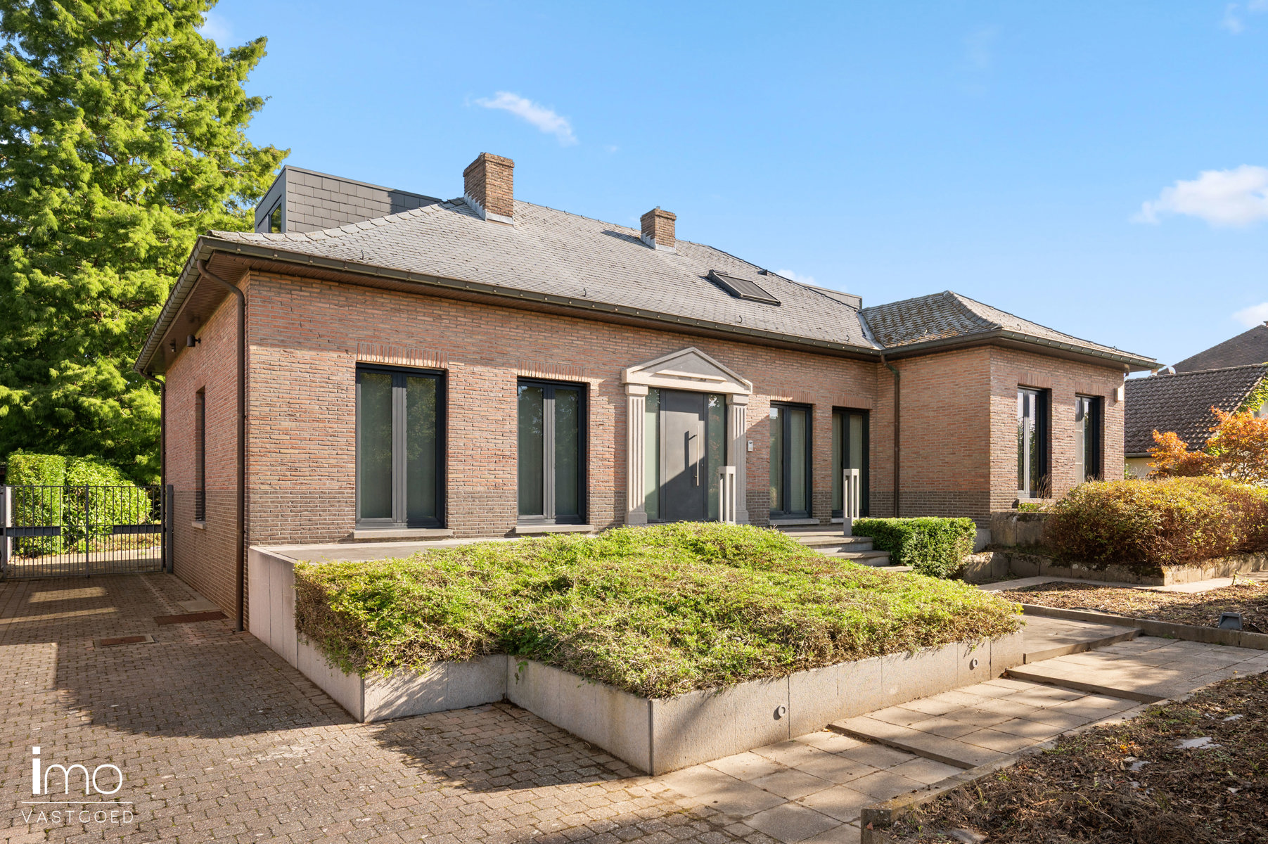Zeer ruime woning met 4 slaapkamers op een toplocatie. - foto 1