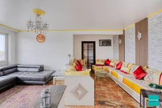 Welkom in dit charmante appartement in het hart van Aalst, met een bewoonbare oppervlakte van 72m². Dit perfect ingedeelde appartement biedt...