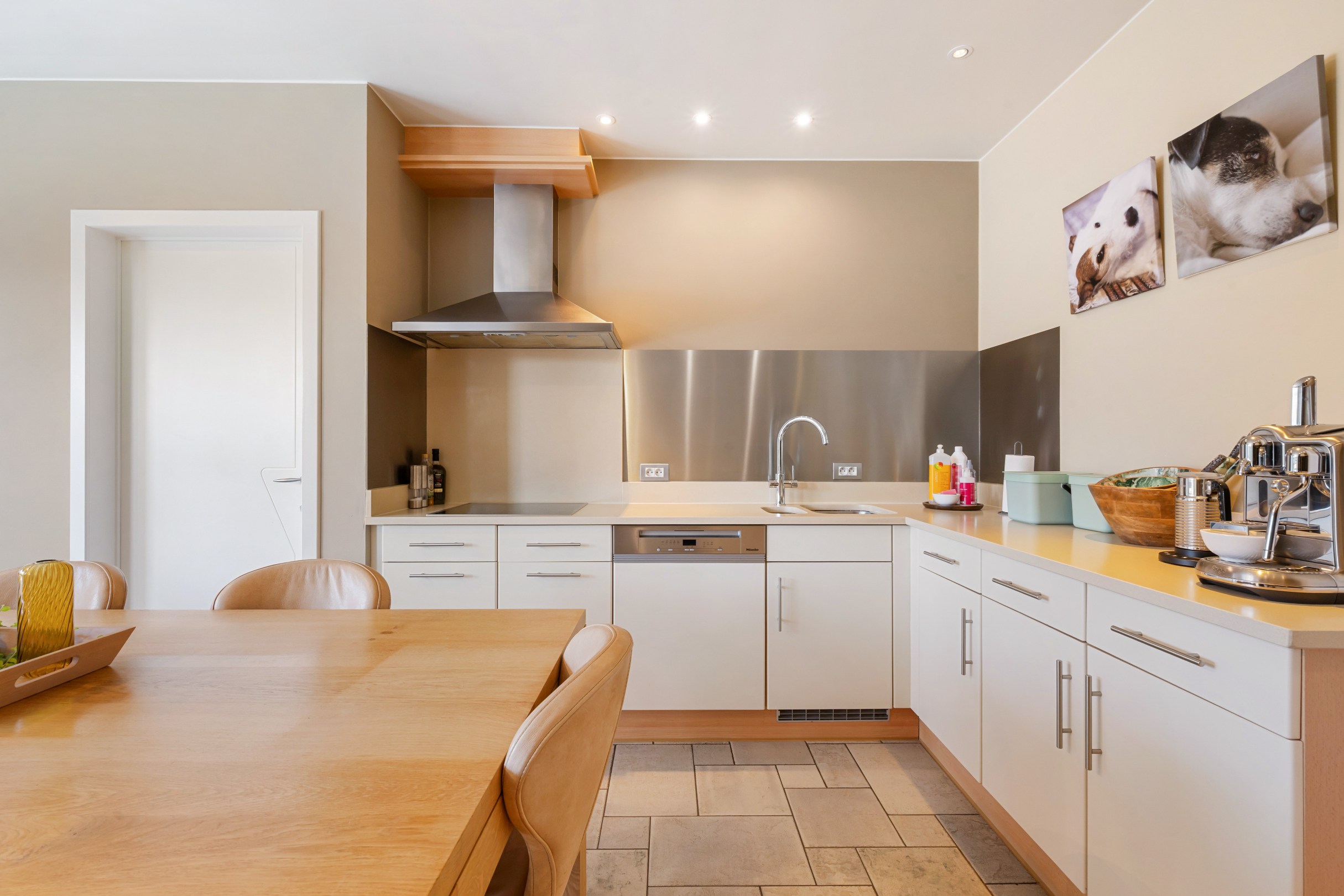 Ruime woning met praktijkruimte en zwembad - foto 4