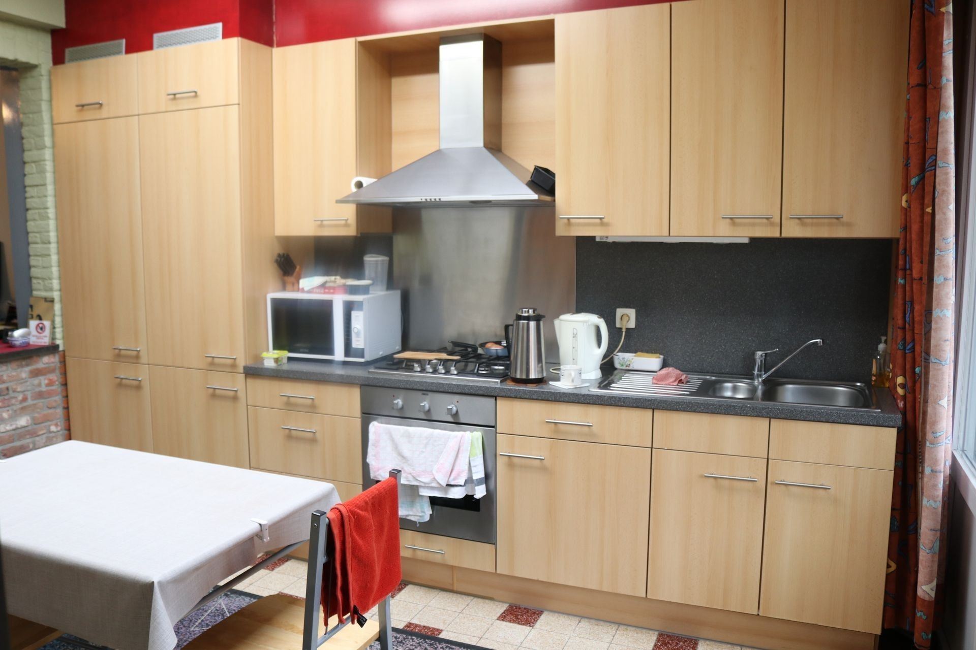 Solide woning met 2 slaapkamers, garage en oprit - foto 5