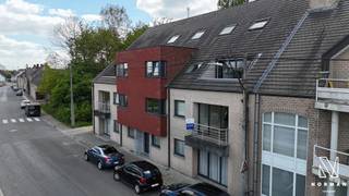 Dit ruim appartement is gelegen op de 1ste verdieping en heeft een bewoonbare oppervlakte 92 m².Het appartement heeft volgende indeling: inkomhal met...