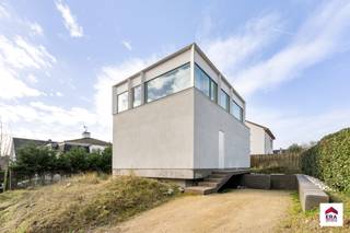 Te koop: Architecturale woning in de Roodkapjeslaan, Koksijde, gelegen in een rustige villawijk met vrij zicht op de duinen. Deze woning, gebouwd in...