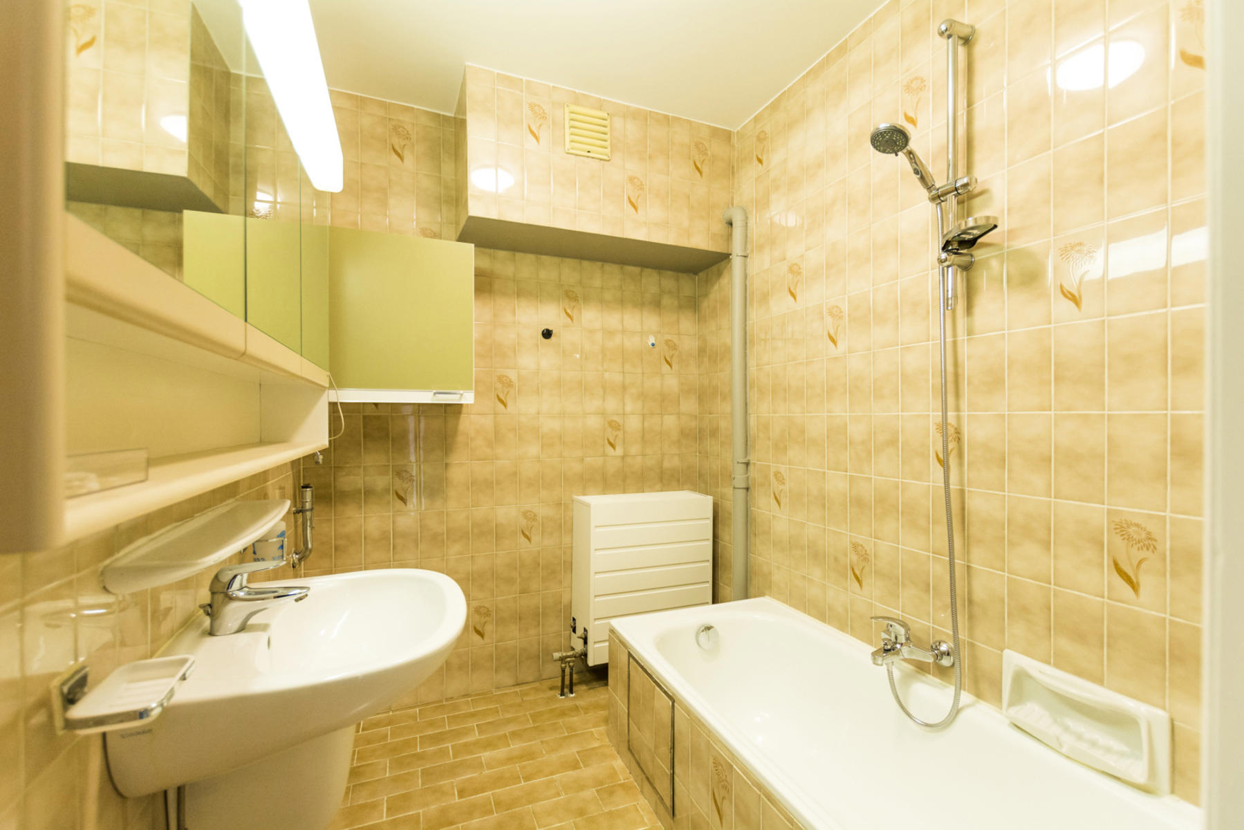 Een verzorgd appartement met ruime kelder, balkon en garage - foto 5