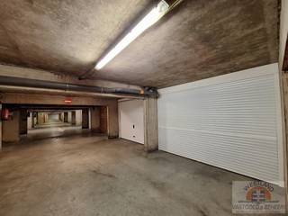Ruime garagebox in afgesloten ondergronds garagecomplex van residentie Santhooft A. Zonder elektriciteit. 