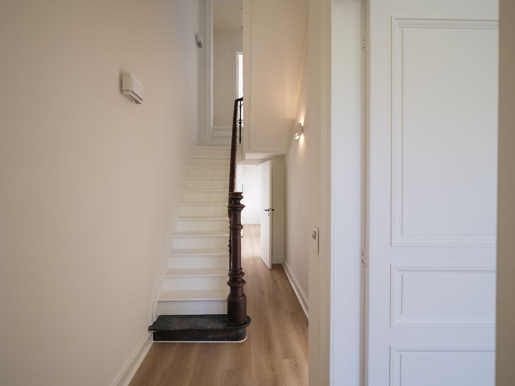 Instapklare en karaktervolle herenwoning + kantoor met een buitenruimte aan de gegeerde Coupure - foto 3