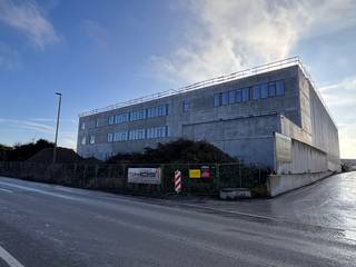 Deze ruime logistieke site in Harelbeke (kant Kortrijk) omvat 4069 m² magazijnruimte met mogelijkheid tot 1200 m² kantoorruimte. Dankzij...