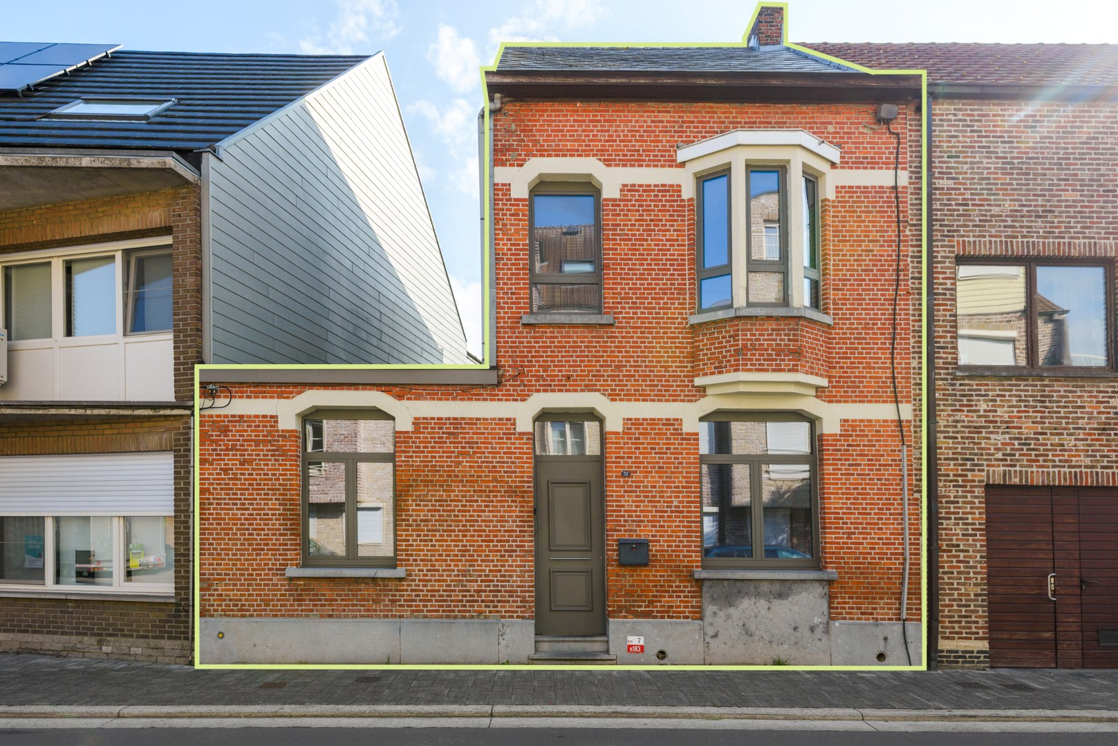 Charmante rijwoning met 4 slaapkamers - foto 1