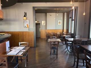 RUIM EN MULTIFUNCTIONEEL HANDELSEIGENDOM MET WOONST IN HARTJE BALENOntdek dit instapklare en veelzijdige handelseigendom met woonst, ideaal gelegen...