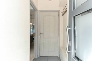<strong>A renovated family home, ready to move into, with a lovely garden in Rotselaar</strong><br /><br />Are you looking for a charming home that combines comfort, cosiness and an ideal location? In Groenstraat in Rotselaar, you will find this tastefully renovated terraced house with a garden, ideal for families, young couples or couples wishing to live in a quiet area whilst enjoying all the local amenities.<br /><br />As soon as you step inside, you’ll be struck by the pleasant atmosphere. The open-plan living area and bright kitchen form the heart of the home. Sustainable renovations (roof, windows, etc.) ensure a good energy rating (B). You’ll enjoy modern living comfort without sacrificing character or cosiness.<br /><br />The house has three comfortable bedrooms and a low-maintenance garden where both young and old can enjoy life. Here, you can relax and enjoy moments of togetherness in complete tranquillity. The outdoor space also offers plenty of room for a terrace, a children’s play area or a decorative garden. The garden shed at the rear also offers plenty of space and potential.<br /><br /><strong>Living in Rotselaar</strong><br /><br />Rotselaar is a highly sought-after municipality, renowned for its unique blend of green spaces, tranquillity and excellent transport links. The municipality offers a wide range of shops, schools, nurseries, sports clubs and restaurants, making everyday life particularly enjoyable.<br /><br />Nature lovers and sports enthusiasts will find plenty to enjoy in the beautiful surroundings of Lake Rotselaar. Hiking, cycling, jogging and water sports are just some of the many leisure activities on offer here.<br /><br />This location is also a major advantage for commuters. Thanks to the proximity of the E314, smooth connections to Leuven, Brussels, Mechelen and Aarschot, as well as train and bus services, you benefit from excellent transport links.<br /><br />In short, this charming, renovated house offers a unique opportunity for those seeking a cosy home in a green, vibrant and very well-located town.<br /><br /><strong>Highlights</strong><br /><br />Renovated house, ready to move into<br />Cosy and bright living areas<br />Lovely private garden<br />Quiet residential neighbourhood<br />Good links to Leuven, Aarschot and Brussels<br />Shops, schools and leisure facilities in the immediate vicinity<br /><br />A must-see! Contact us for more information or to arrange a viewing, and let yourself be surprised by the charms of this house and its surroundings.