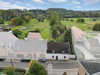 <p>Ontdek deze uitzonderlijke bouwkans in het landelijke Brakel!</p><p>Prijs vanaf € 99.000</p><p>Op een royaal perceel van 2.230 m² bevindt zich deze af te breken woning, ideaal voor wie zijn eigen woonproject van nul wil opbouwen. De ligging combineert rust, natuur en ruimte met een vlotte bereikbaarheid. Perfect voor wie houdt van het buitenleven, maar ook waarde hecht aan comfort en nabijheid van voorzieningen.</p><p>Hier geniet u van een groene, landelijke omgeving met tal van wandel- en fietsroutes in de buurt, terwijl winkels, scholen en openbaar vervoer zich op korte afstand bevinden. Dankzij de omvang van het perceel is er alle ruimte om een moderne gezinswoning met een grote tuin en maximaal wooncomfort te realiseren.</p><p>Brakel staat gekend om zijn authentieke dorpskarakter en hoge leefkwaliteit. Deze eigendom biedt dan ook een zeldzame combinatie van privacy en bereikbaarheid, in een omgeving waar het heerlijk wonen is.</p><p>Laat uw creativiteit de vrije loop en bouw hier uw droomwoning op deze unieke locatie.<br />Voor meer informatie of een bezoek ter plaatse, neem gerust contact met ons kantoor op.</p>