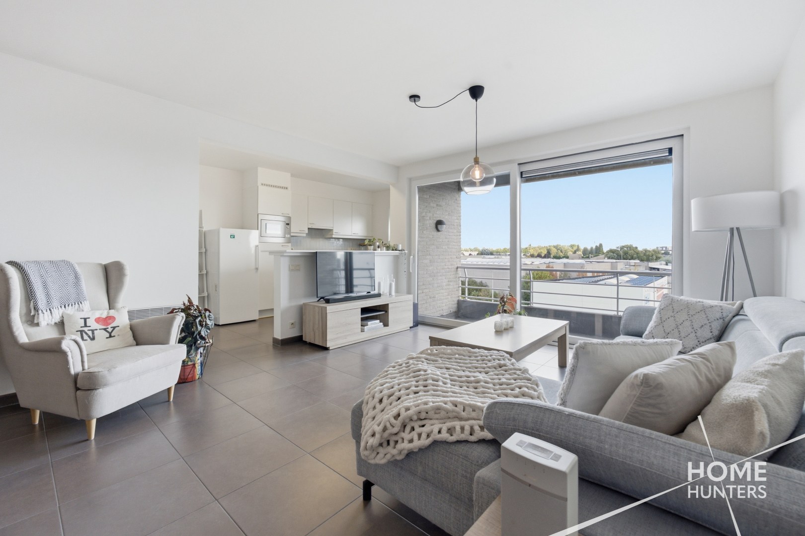 Ruim appartement met twee slaapkamers, een vernieuwde badkamer en 2 unieke terrassen. - foto 5