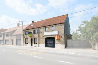 Immense maison avec tout ce qu'il faut !...