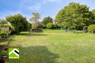 Gelegen op wandelafstand van het stadscentrum van Tongeren, in een groene omgeving en uitstekend bereikbaar.<br /><br />Het perceel komt in aanmerking voor open bebouwing.<br /><br />De bouwvoorschriften vermelden het volgende: <br />x residentieel gebruik; <br />x zijgevels op 3 meter van de perceelsgrenzen; <br />x bouwdiepte maximaal 12 meter + 5 meter gelijkvloers.<br />x vrijstaande achtergebouwtjes zijn toegelaten tot 40m².<br /><br />INTERESSE? Mail uw vragen aan roland@immo-leroi.be of maak telefonisch een afspraak op het nummer 012 23 00 23.