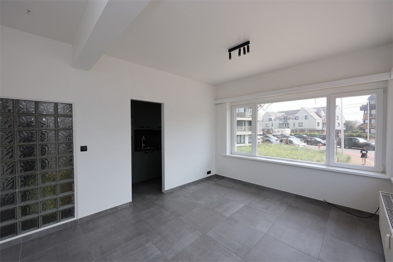 Vernieuwd appartement 1 slaapkamer uitgevend op de zee te Mariakerke ! - foto 4