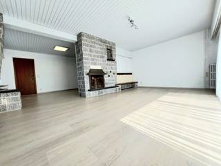 STARTPRIJS, ieder hoger bod zal overgemaakt worden aan de verkoper.In deze zeer rustig gelegen villa bevindt alles zich op het gelijkvloers :...