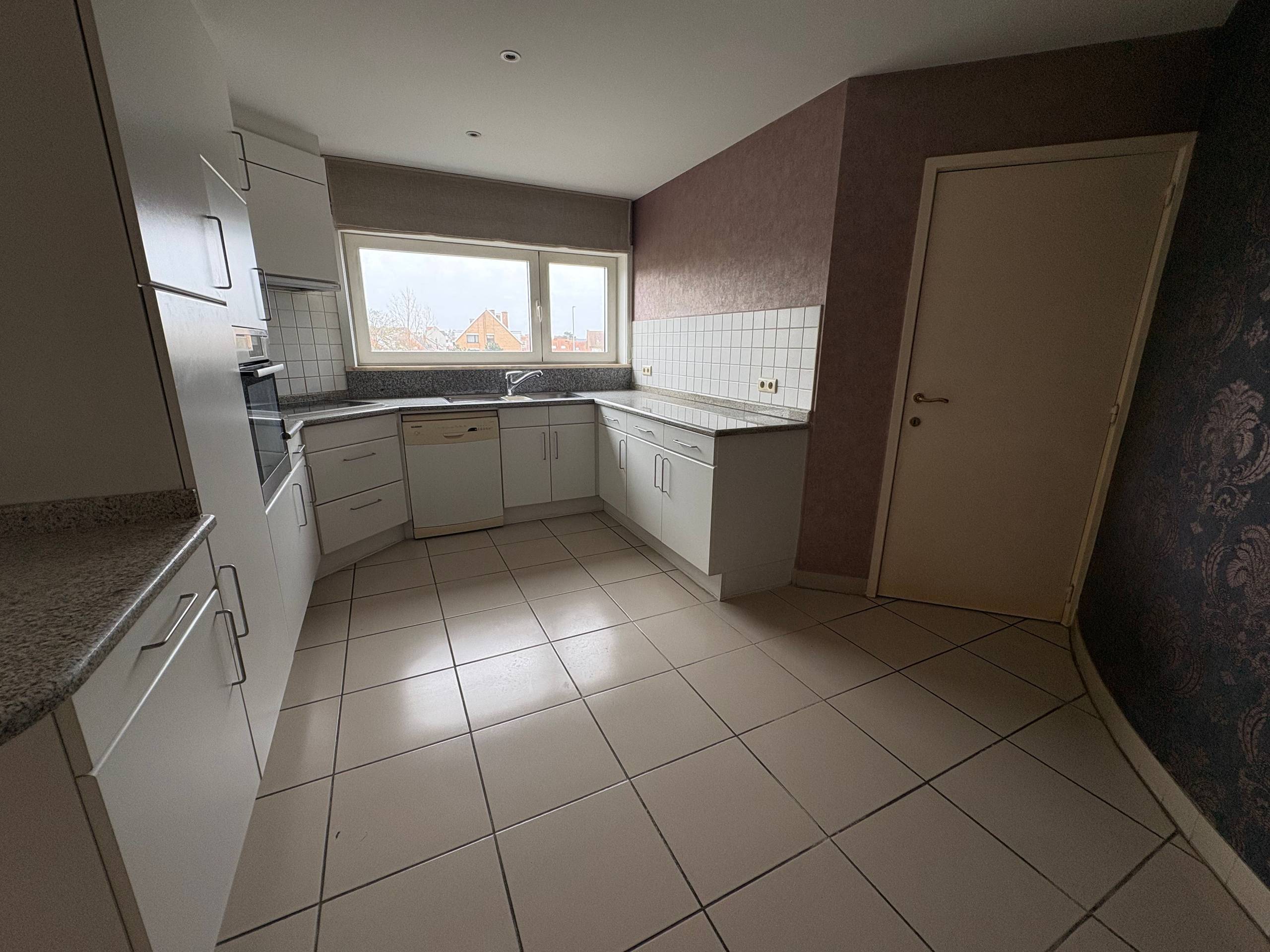 Riant appartement met 3 slaapkamers, 2 badkamers en twee terrassen te huur te Oostende! - foto 4
