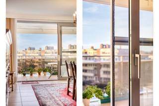 In de Van Eycklaan, nabij het cultuurcentrum Achterolmen, bevindt zich dit grote appartement van 143 m² met ruim terras en automatische zonnewering. De grote alluminium ramen tot aan de vloer aan twee zijden van het appartementsgebouw geven veel daglicht met de opgaande zon aan de slaapkamerkant en de ondergaande zon aan de woonkamerkant met een terras van 8 m². De ramen werden ook recent vernieuwd.De keuken is op maat gemaakt met een ingebouwde frigo, aparte diepvriezer en inductiekookplaat. De badkamer is voorzien van een nieuwe inloopdouche, nieuw toilet, Miele wasmachine en droogkast. De ingebouwde kasten bieden daarnaast veel opbergruimte. De dakkoepel zorgt voor extra licht. Op het onlangs vernieuwde en geïsoleerde dak staan 10 privatieve zonnepanelen. Ook de muren zijn geïsoleerd. Met een EPC A is het appartement uiterst energiezuinig met recente geplaatste airco units in de leefruimte en op de gang bij de slaapkamers. De buitenunit staat onzichtbaar en geruisloos op het platte dak. In de ondergrondse garage met automatische poort is één staanplaats, fietsenstalling en een privatieve berging van 6 m². De CV-ketel, electriciteitsmeter, omvormer en thuisbatterij bevinden zich ook hier. Het gebouw wordt zeer goed beheerd en onderhouden. Ook de tuin en parking vooraan. Veel eigenaars wonen hier zelf.Afspraak via Dewaele.com!De algemene voorwaarden van Dewaele DIY kunt u steeds raadplegen via dewaele.com.