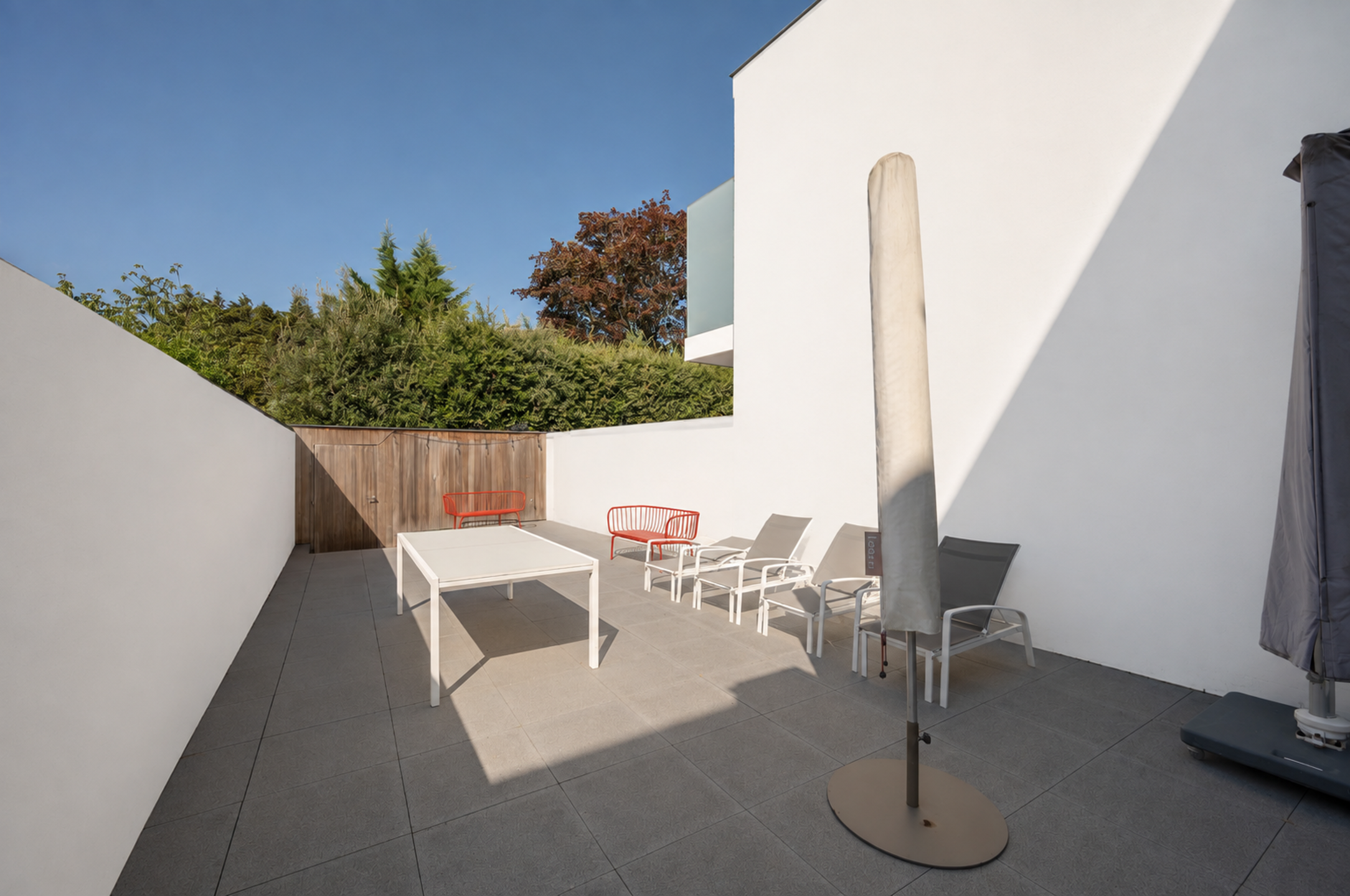 Recente woning aan het karaktervolle Oosthoekplein.          - foto 4