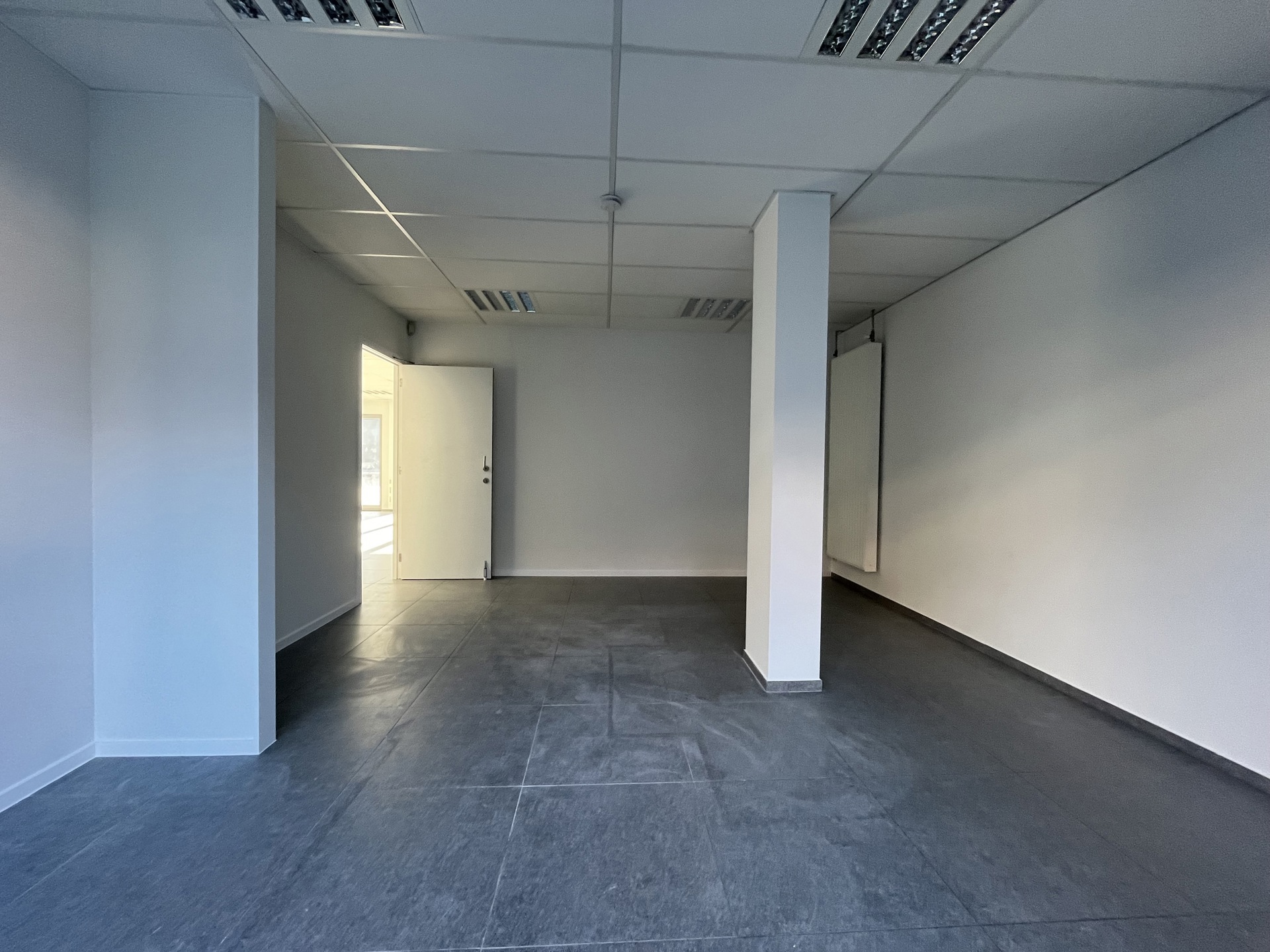 RUIME HANDELS/KANTOORRUIMTE TE HUUR IN TERNAT - foto 4