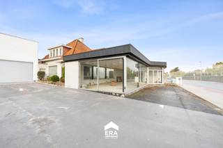 Polyvalente ruimte/werkplaats (97,50 m²):Ruimte voor diverse doeleinden. Zelfstandig beroep, showroom, hobbyruimte enz.Mogelijkheid tot aankopen van...