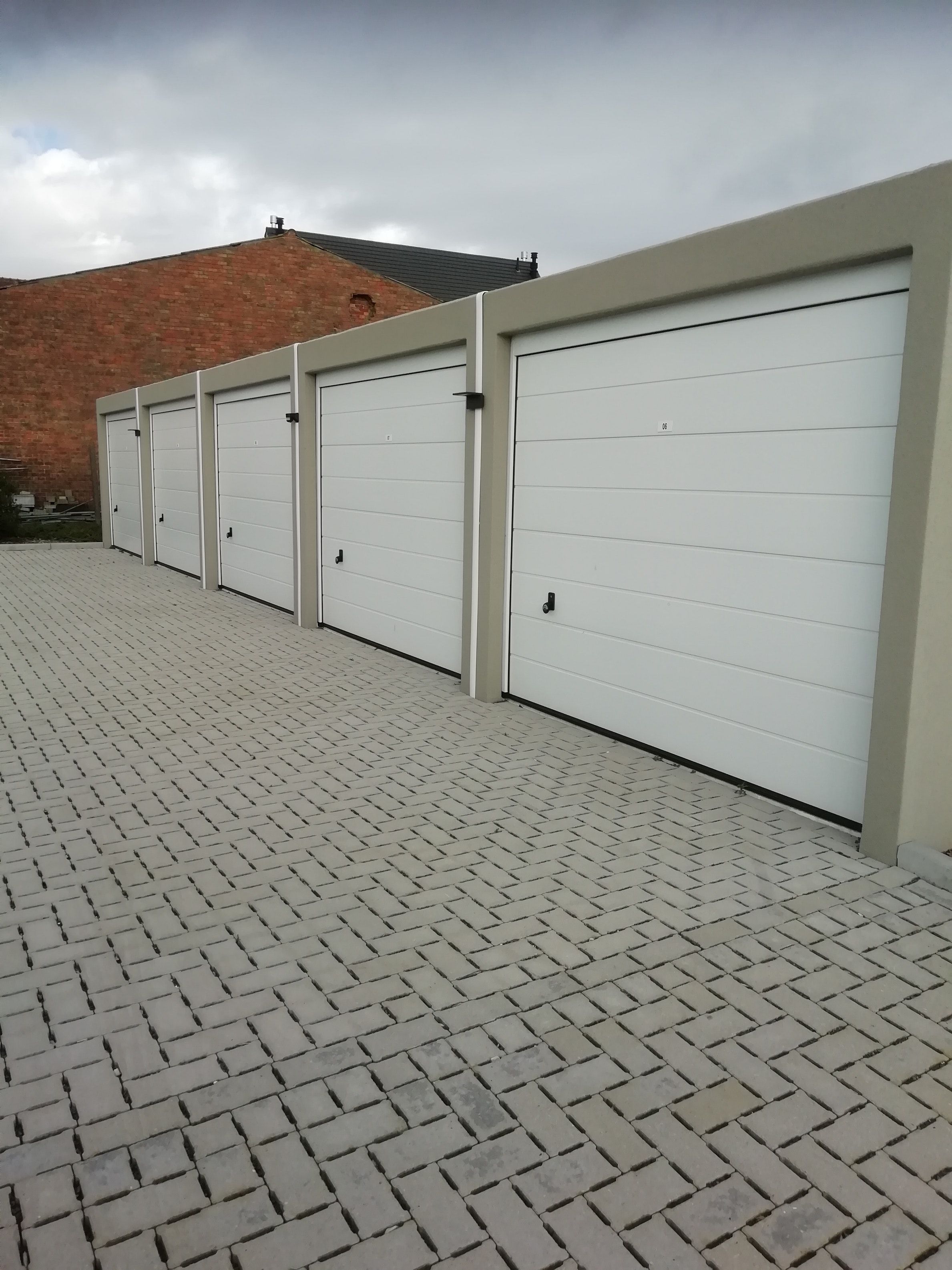 Nieuwbouw garagebox in het centrum van Aartrijke - foto 2