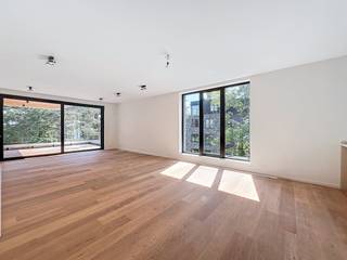 Ontdek dit prachtige nieuwe appartement gelegen aan de prestigieuze Avenue Hamoir, vlakbij het Ter Kamerenbos, de Europese School van Ukkel en...