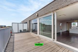 Vlakbij de Grote Markt van Diksmuide, het openbaar vervoer, diverse handelaars, grootwarenhuizen en horeca-aangelegenheden bevindt zich...