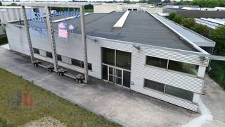 Multifunctioneel bedrijfsgebouw bestaande uit magazijn/atelier/werkplaats (1.845 m²) in combinatie met kantoren (200 m²) en een polyvalente ruimte...