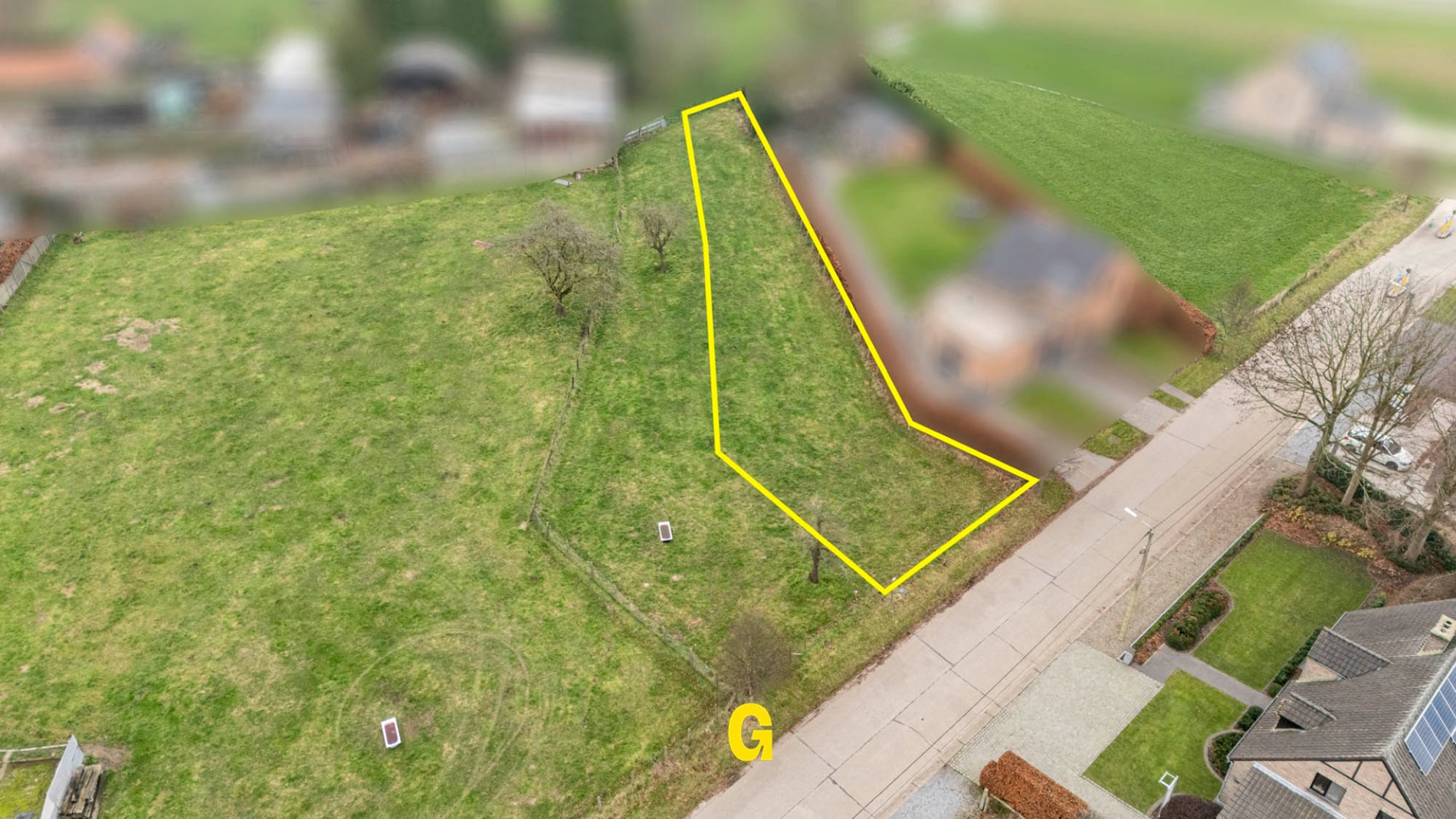 Ruim bouwperceel voor halfopen bebouwing op 9a 96ca te Mopertingen, grenzend aan agrarische zone - foto 1